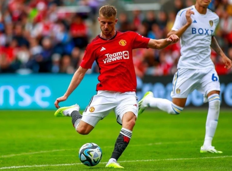 Mason Mount làm khá tốt ở vai trò đá cánh